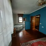 Casa Chalet, Elisa Gijon
