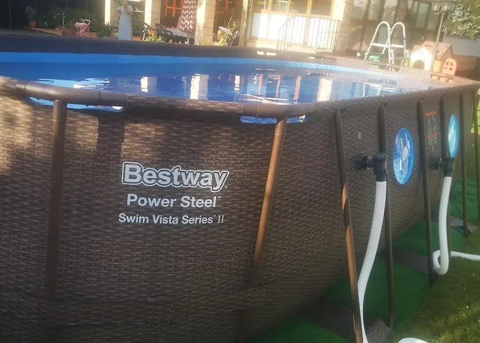 Casa Chalet, Elisa *