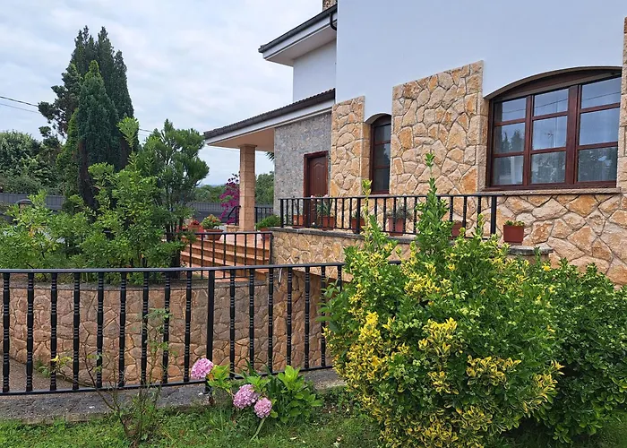 Casa Chalet, Elisa *