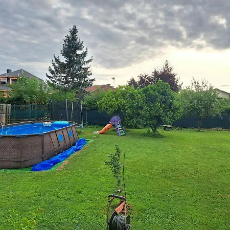 Casa Chalet, Elisa Хихон